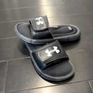 Under Armour slides- unisex, size 13 (youth)